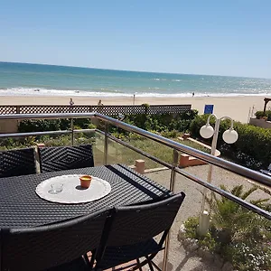 https://vistas-increibles-a-la-playa-de-gava.catalonia-hotels.com